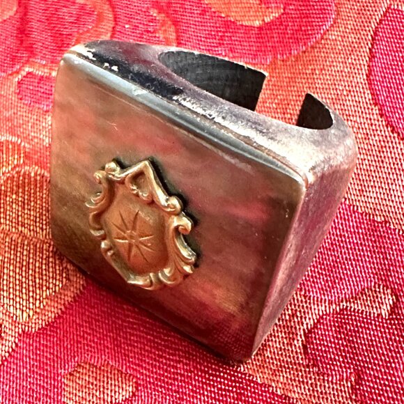 Vintage Polished Mother of Pearl Ring on Hardwood  - Size 9 with open back - Picture 4 of 5